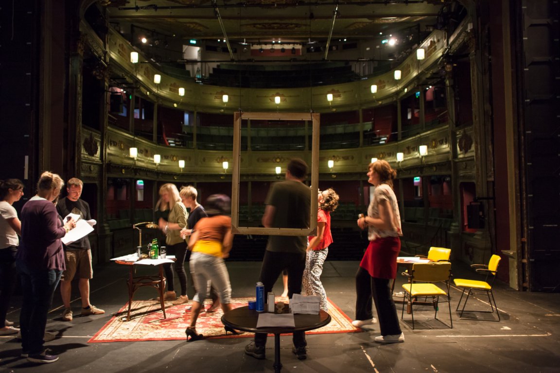 A real role in rehearsals: inviting the public to shape a play