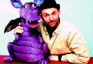 Focus on Puppetry – Slipping Through The Net