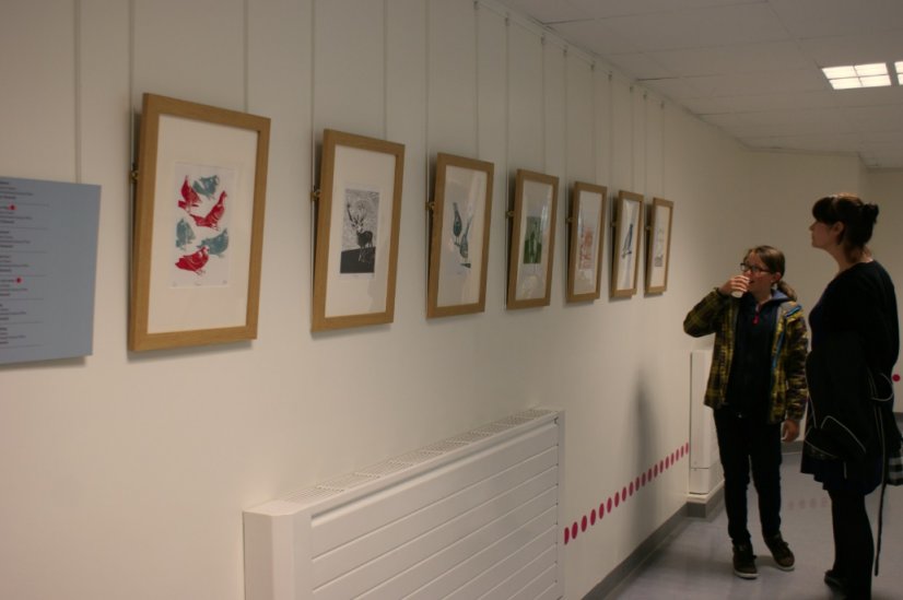 Image of people in Long Gallery