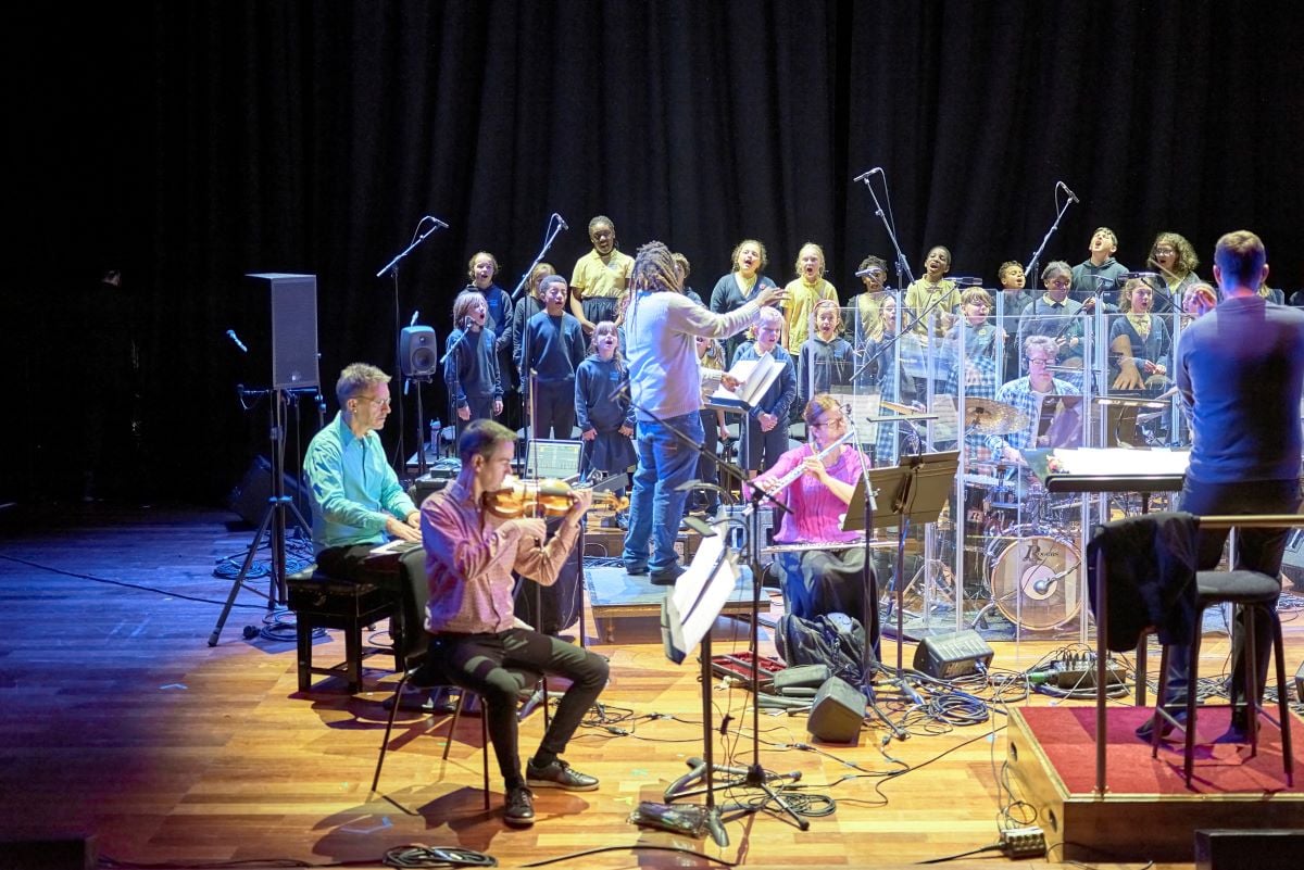 London Sinfonietta performing with Children's Chorus