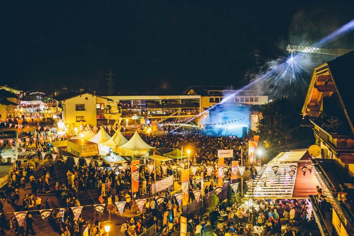 snowbombing_street_party