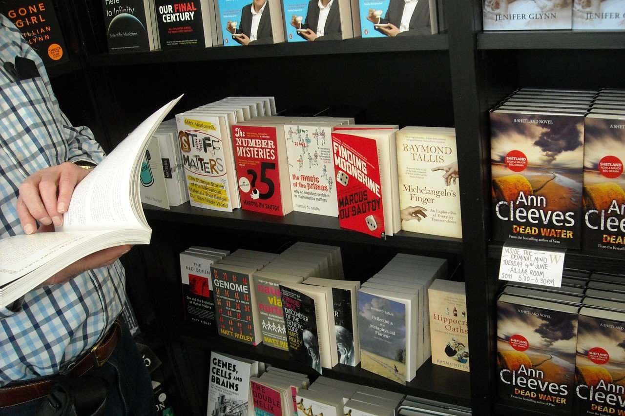 Books on a shelf. Photo: NelC/Creative Commons
