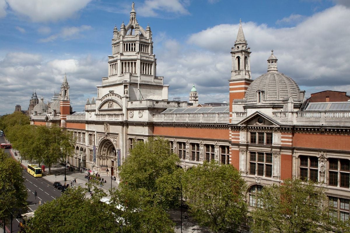 V&A workers vote to strike over pay and heat conditions