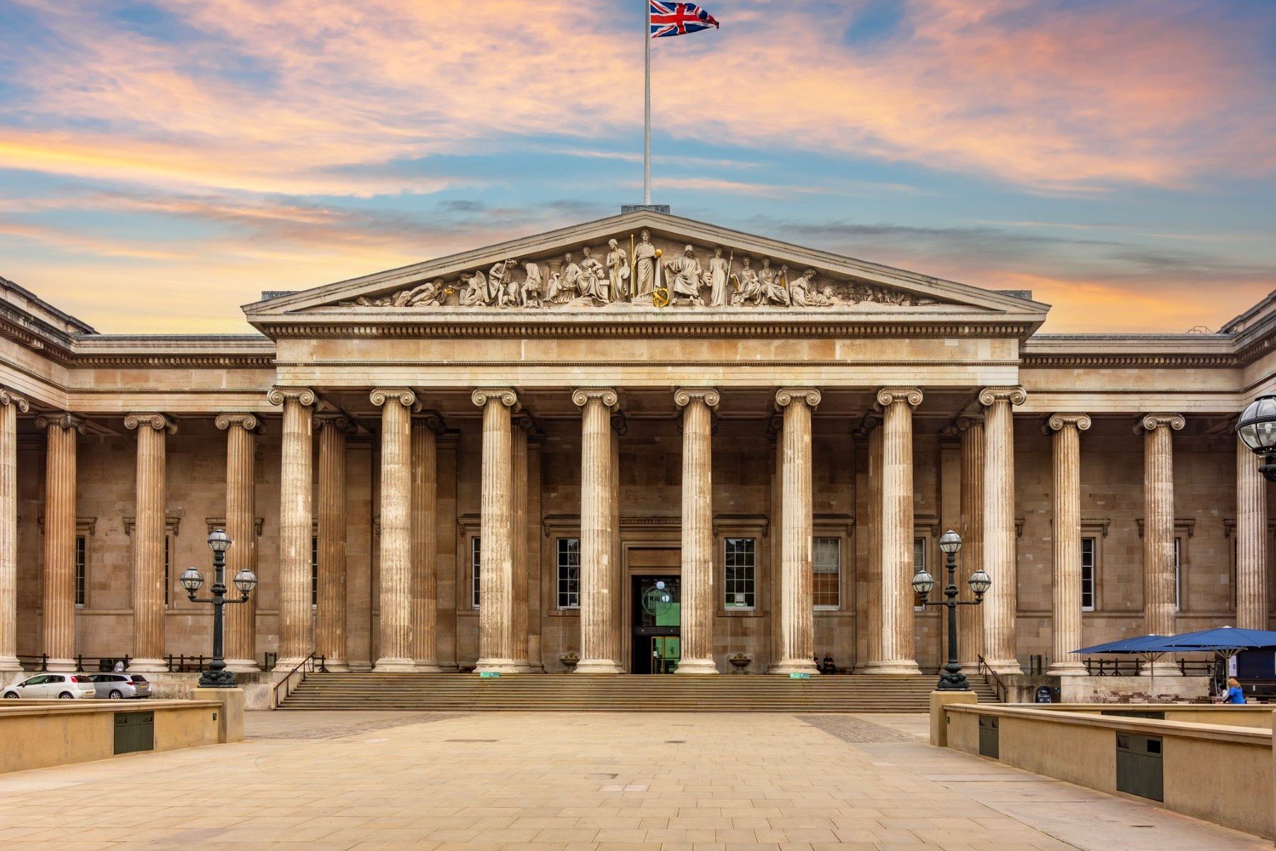 British Museum apologises to Bayeux Tapestry visitors evacuated after suspected fire