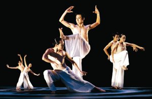 Cloud Gate Dance Theatre of Taiwan on Stage