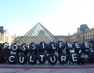 Photo of protestors outside Louvre in Paris