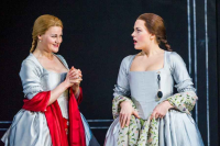 Helen Sherman as Dorabella and Máire Flavin as Fiordiligi in Così fan tutte (2016), Opera North