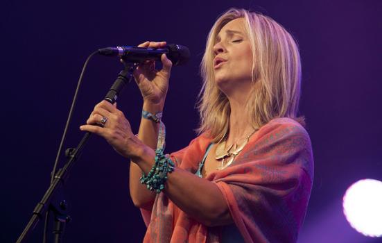 Photo of Cara Dillon singing