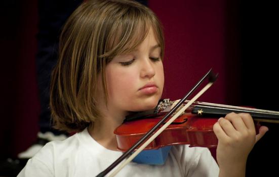 Photo of girl with violin