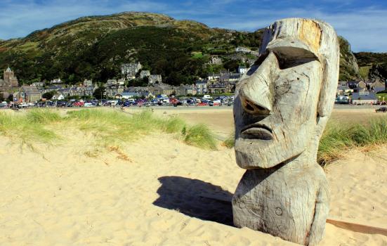 Photo of head sculpture on the beach