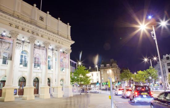 Photo of Nottingham's Theatre Royal at night-time