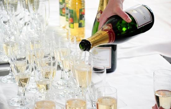 Photo of a table of Champagne