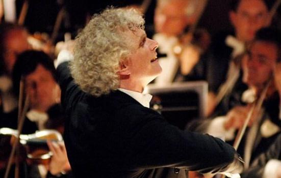 Photo of Simon Rattle conducting