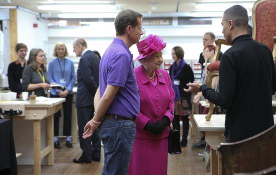 Photo of the Queen meeting an apprentice