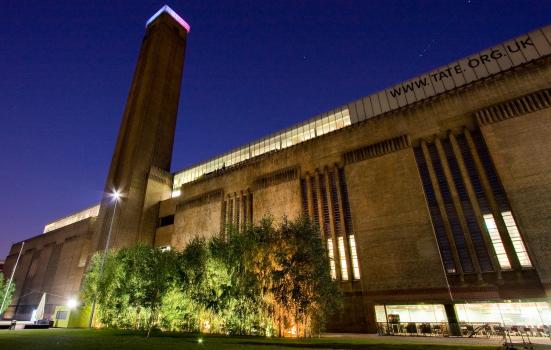 Photo of Tate Modern exterior at night