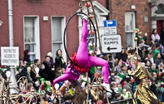 Photo of an aerial street performer
