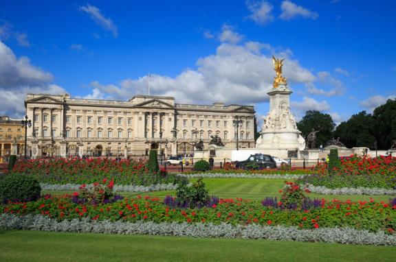 Image outside Buckingham Palace