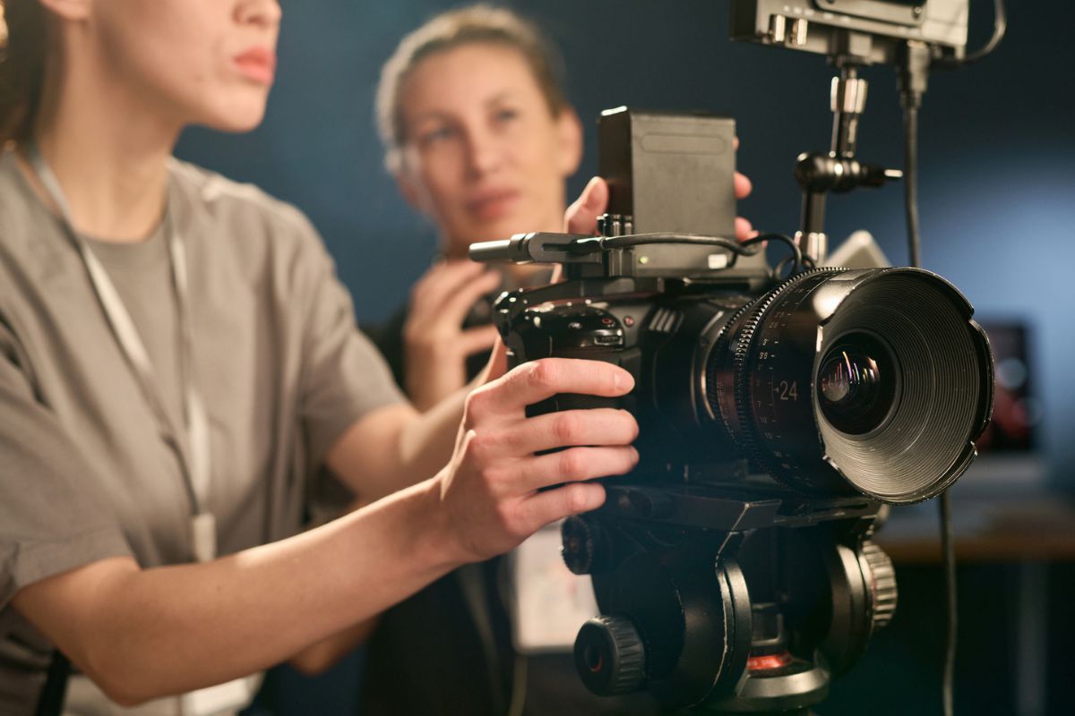 Little engagement with apprenticeships in creative industries, report finds